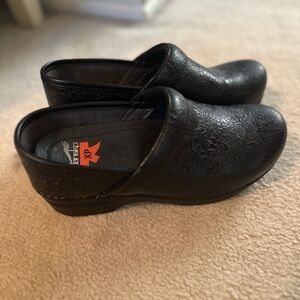 Dansko XP Pro Women’s black floral Tooled Women’s Size EU 37